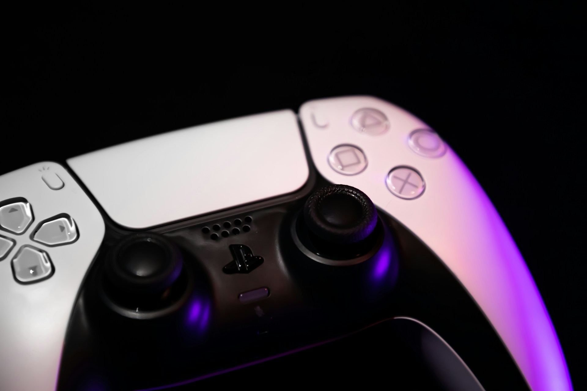 Sony baixa preços da PS5 Slim e jogos em resposta ao lançamento iminente da Switch 2
