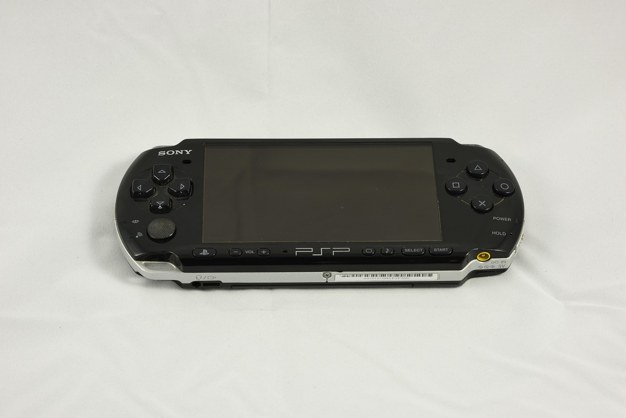 Do OLED Portátil a Napoleão em 8-bits: Os Contrastes do Ecossistema PlayStation